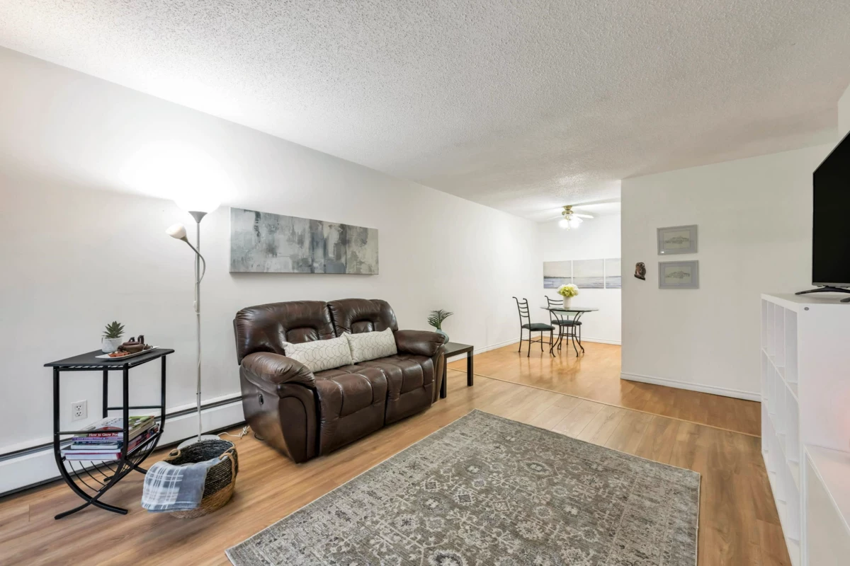 Dining Area Photo of 316 15020 North Bluff Road, White Rock, BC