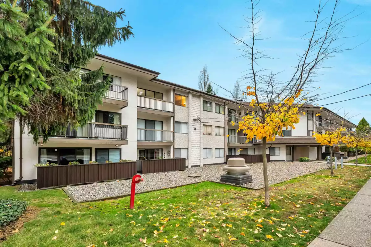 Exterior Rear Photo of 316 15020 North Bluff Road, White Rock, BC