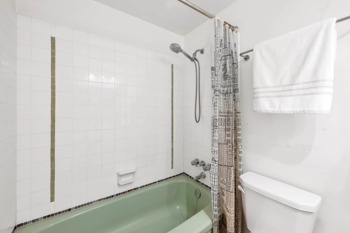 Guest Bathroom Photo of 316 15020 North Bluff Road, White Rock, BC