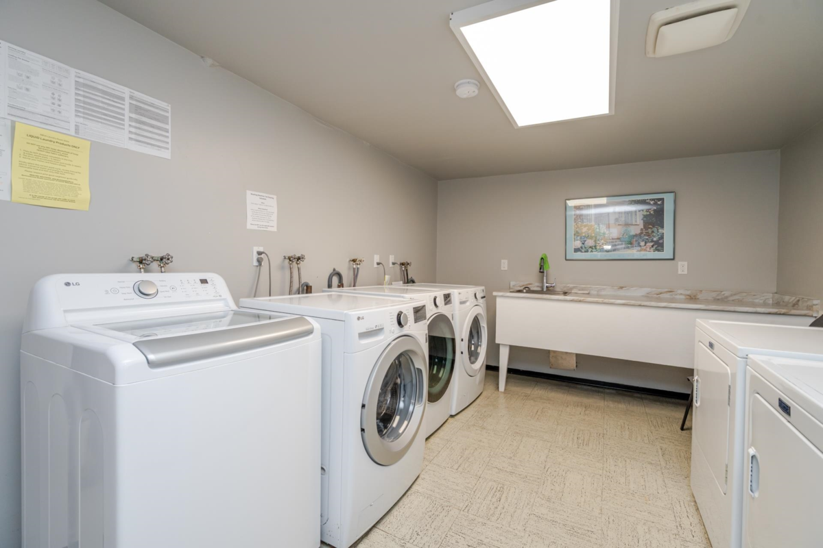 Laundry Room Photo of 316 15020 North Bluff Road, White Rock, BC