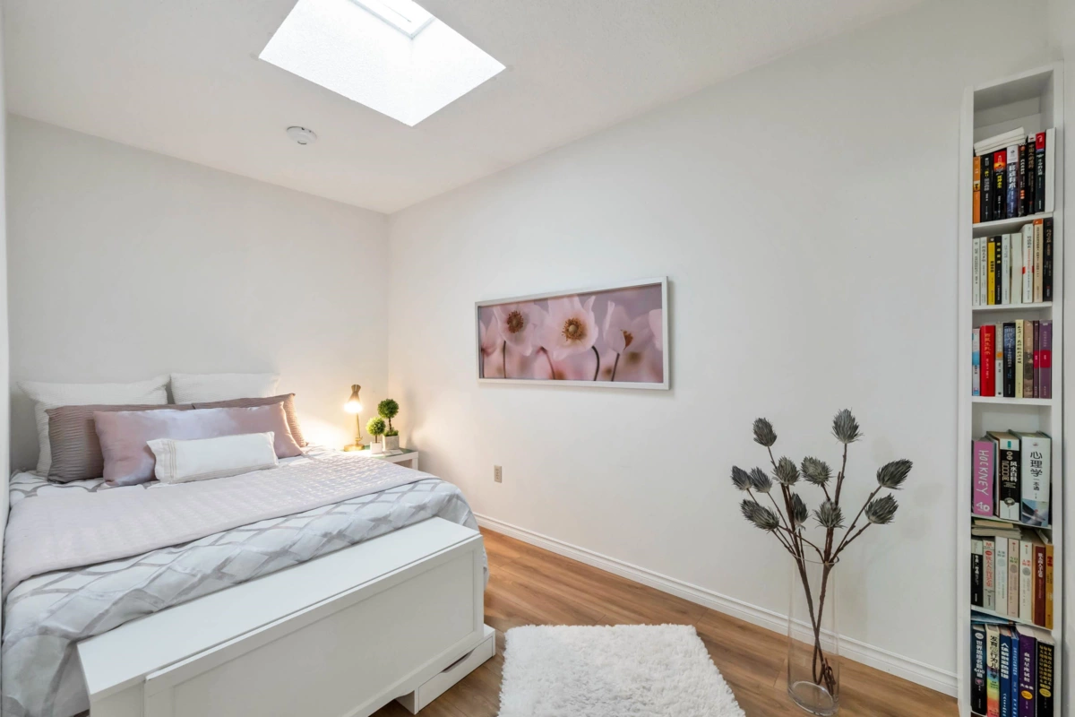 Powder Room Photo of 316 15020 North Bluff Road, White Rock, BC