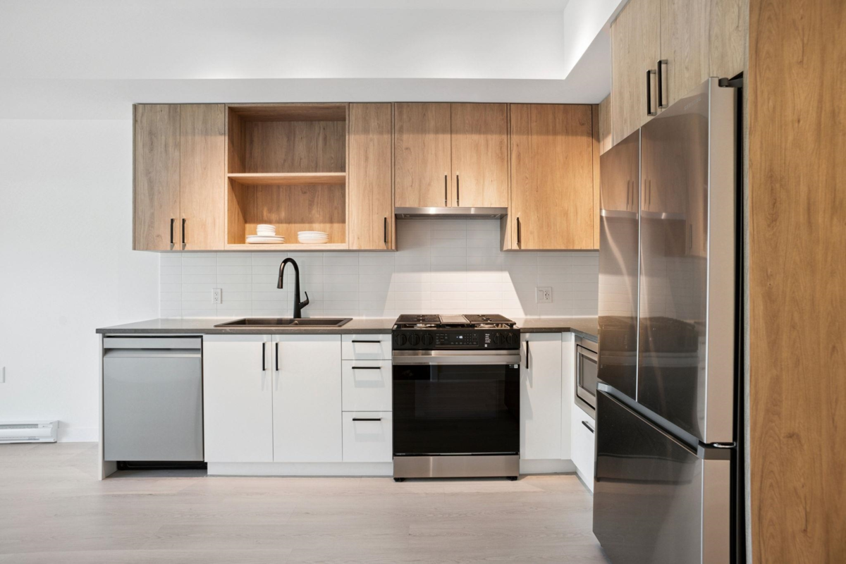 Primary Bathroom Photo of 105 1100 Clarke Road, Port Moody, BC