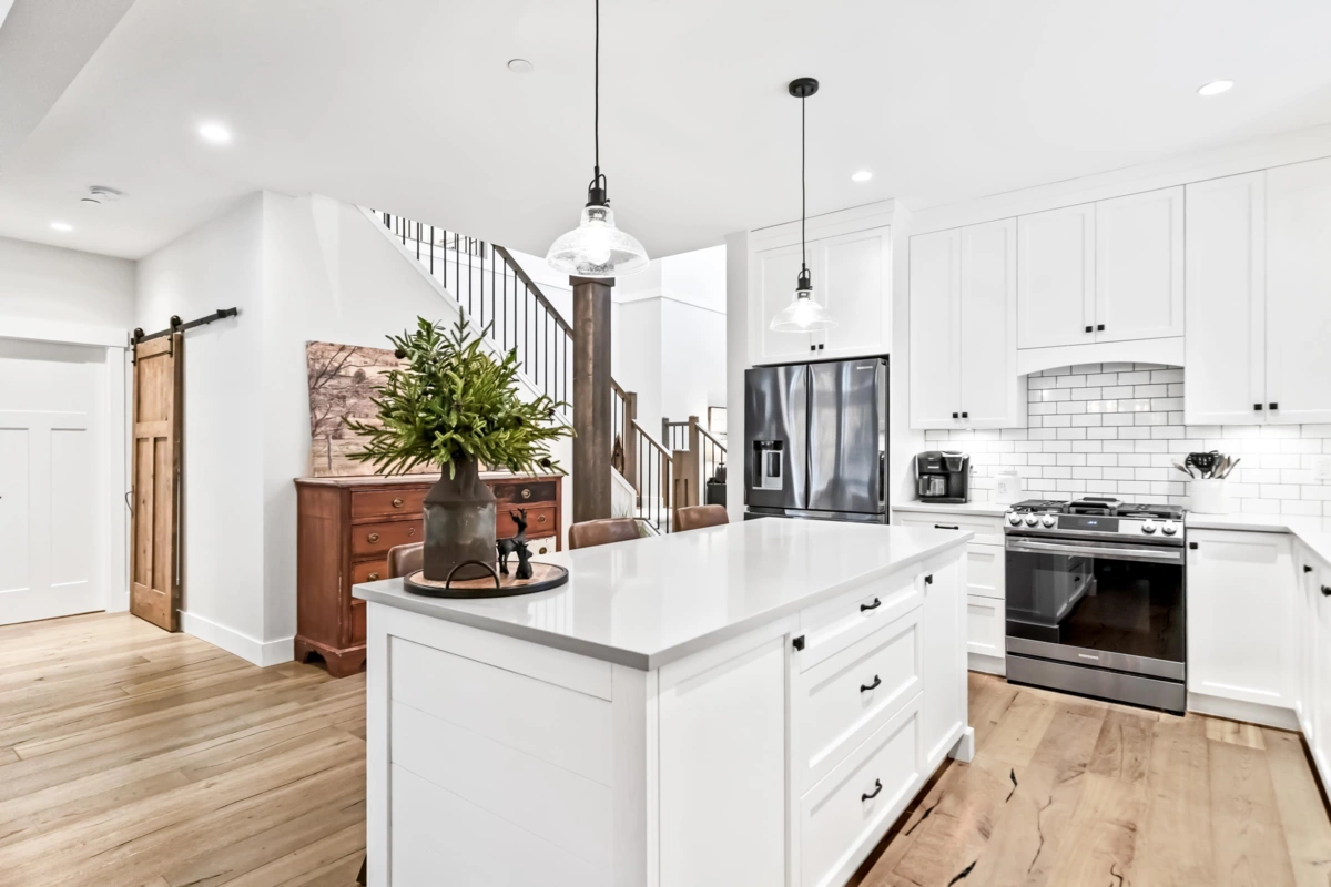 Family Room Photo of 43360 Creekside Circle, Cultus Lake, BC