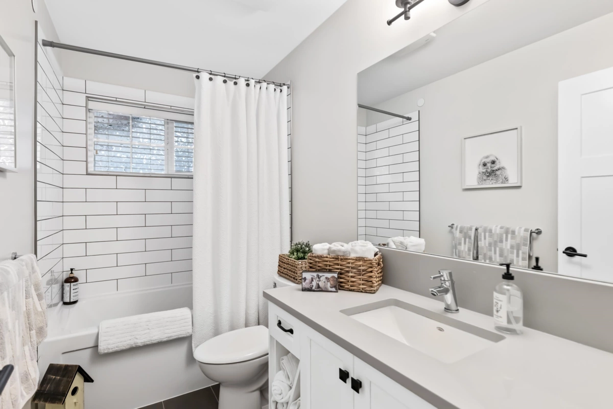 Laundry Room Photo of 43360 Creekside Circle, Cultus Lake, BC