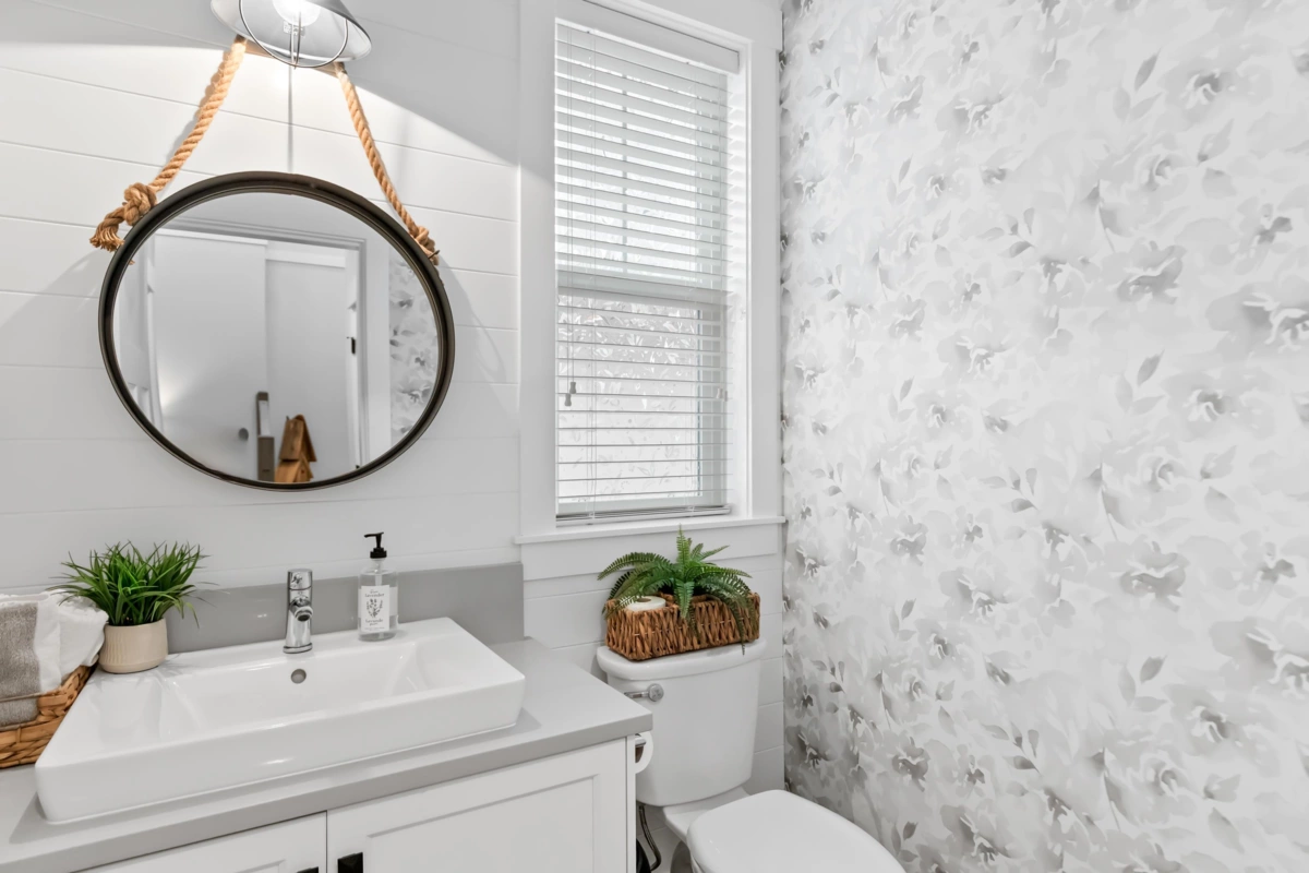 Walk-In Closet Photo of 43360 Creekside Circle, Cultus Lake, BC