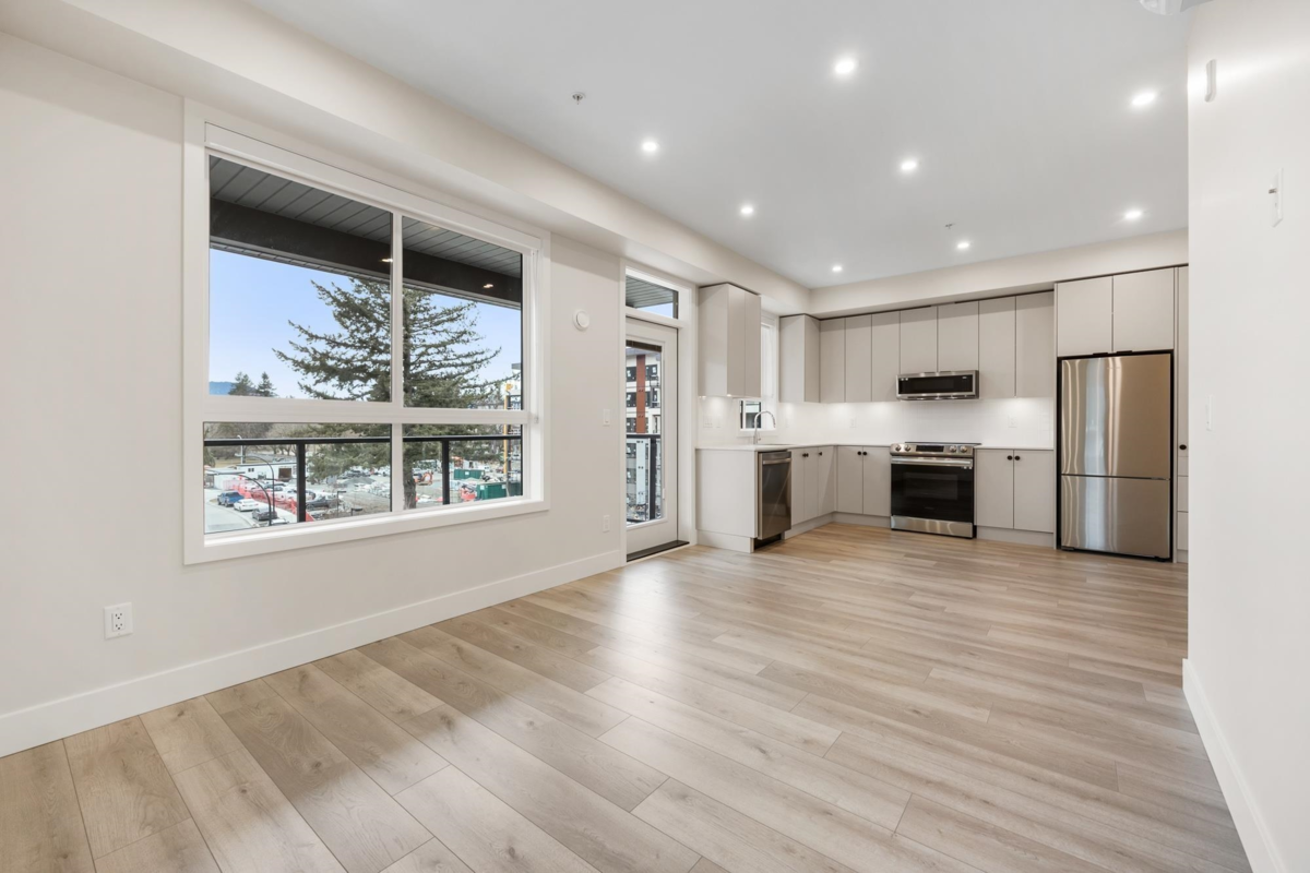 Kitchen Island Photo of 510 45505 Campus Drive, Chilliwack, BC