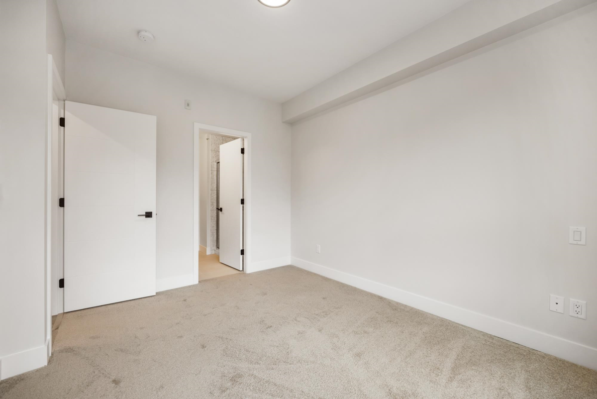 Walk-In Closet Photo of 510 45505 Campus Drive, Chilliwack, BC