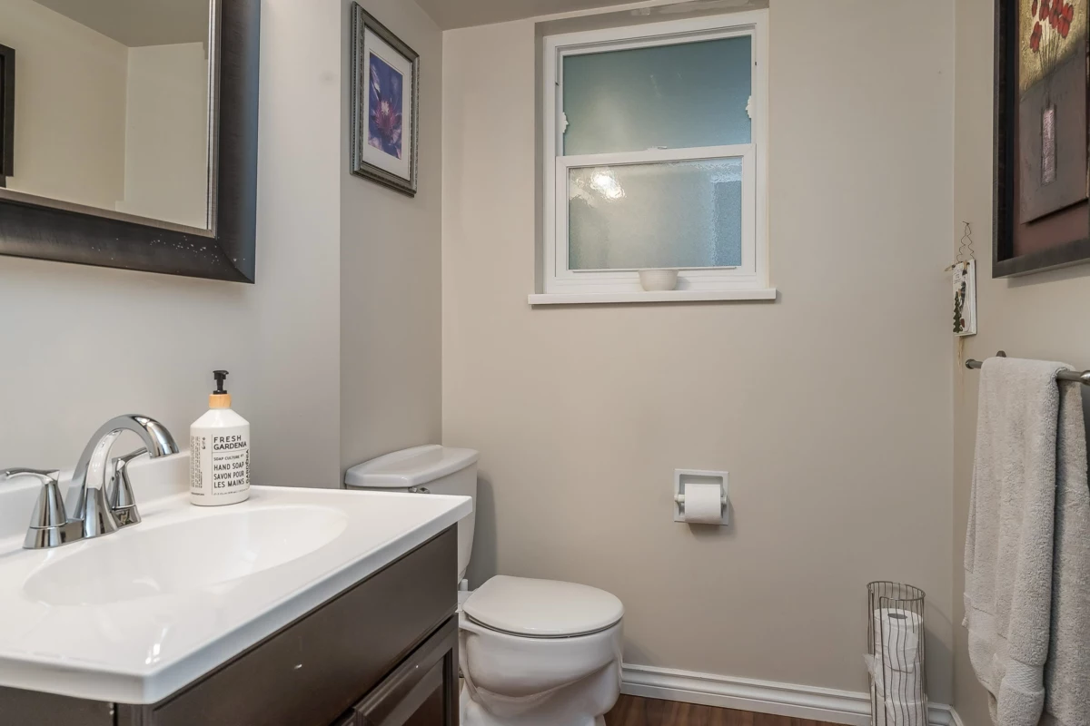 Entry Foyer Photo of 35183 Ewert Avenue, Mission, BC