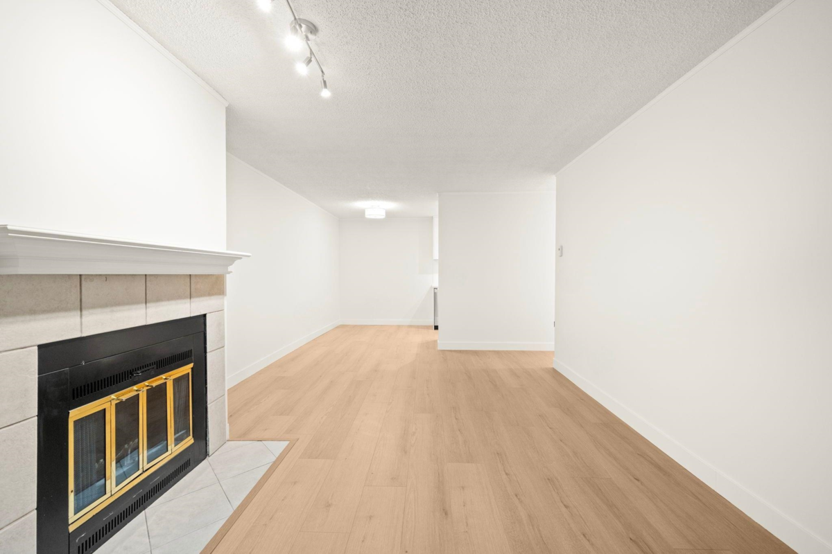 Primary Bathroom Photo of 102 7591 Moffatt Road, Richmond, BC