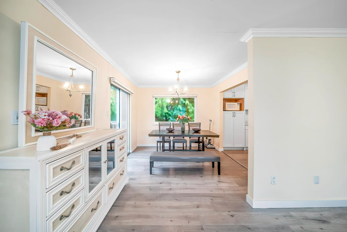 Breakfast Nook Photo of 10123 158a Street, Surrey, BC