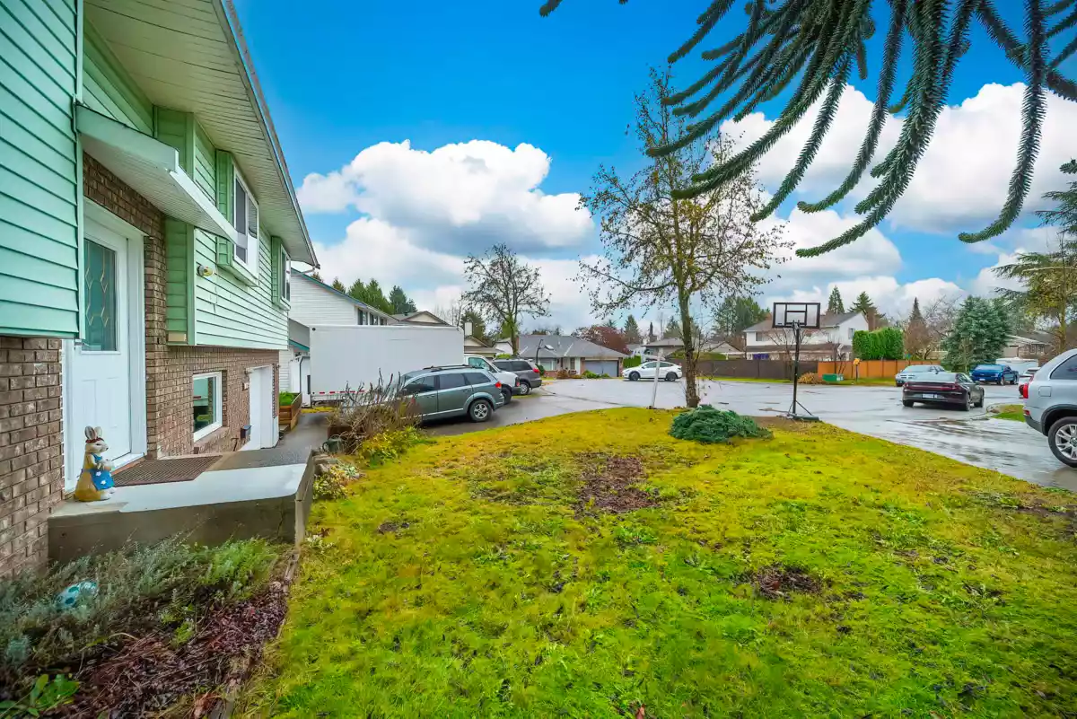 Family Room Photo of 10123 158a Street, Surrey, BC
