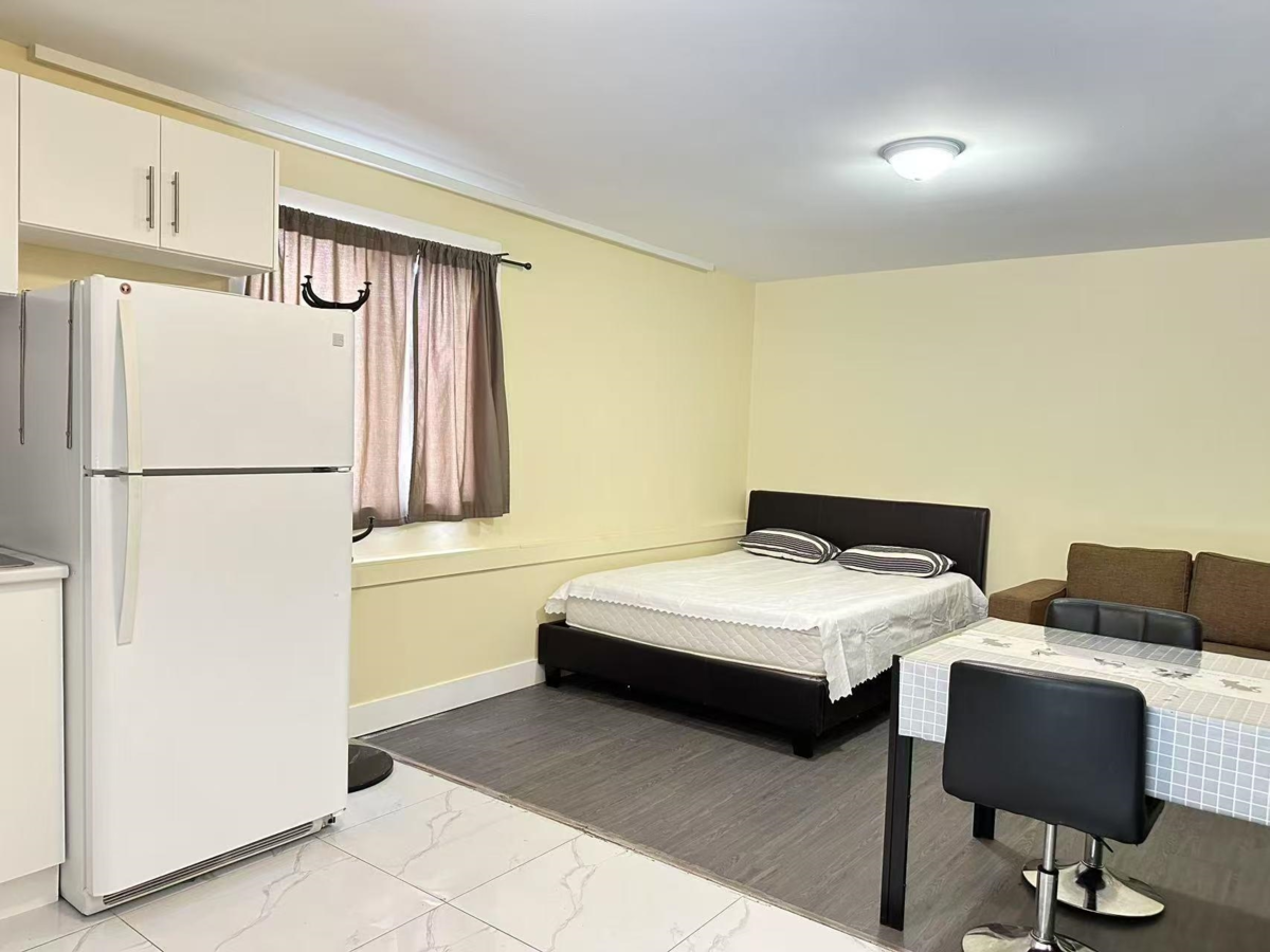 Hot Tub / Spa Photo of 10123 158a Street, Surrey, BC