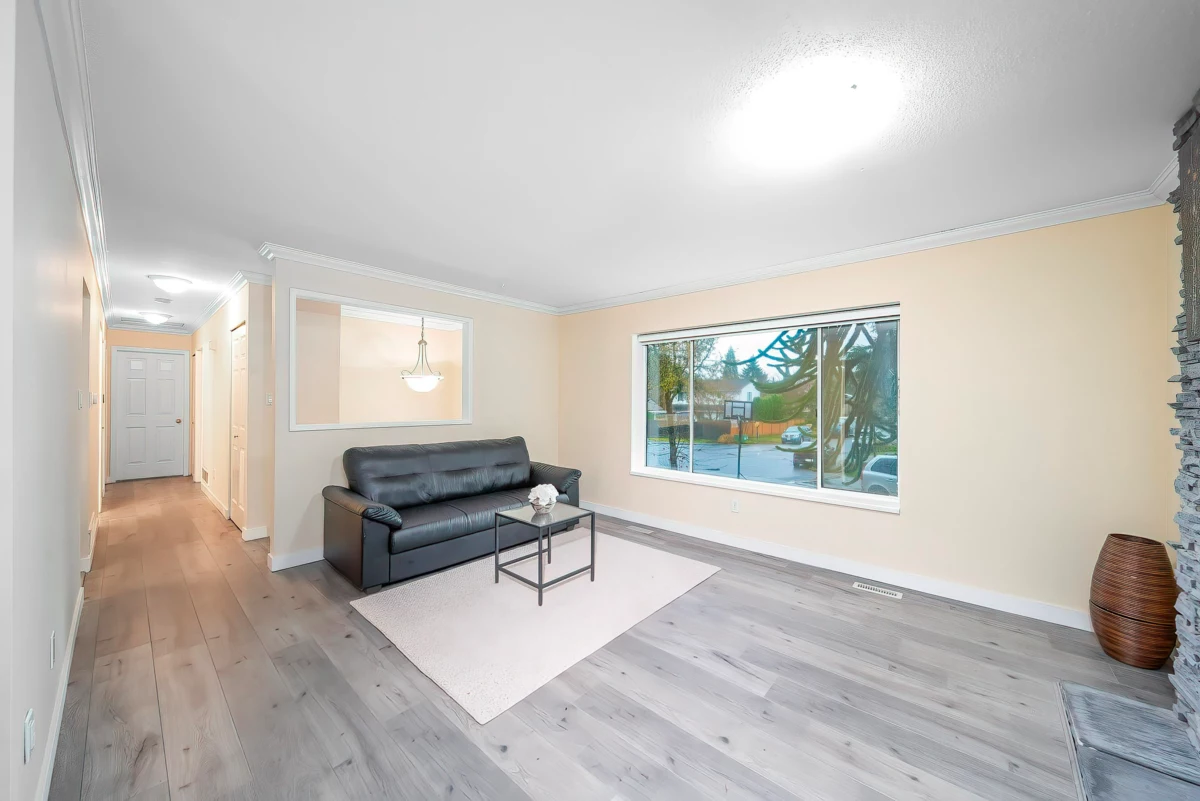 Kitchen Island Photo of 10123 158a Street, Surrey, BC