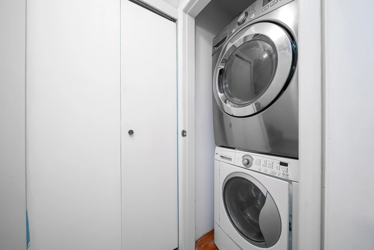 Laundry Room Photo of 10123 158a Street, Surrey, BC