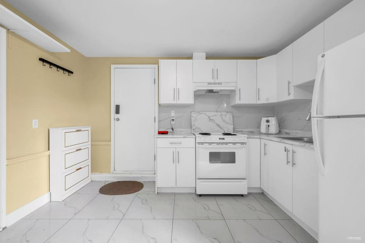 Swimming Pool Photo of 10123 158a Street, Surrey, BC