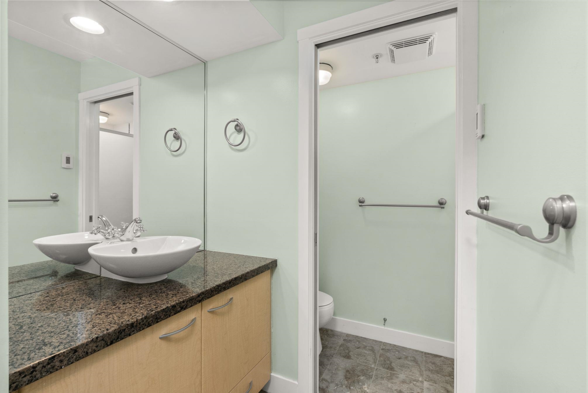 Swimming Pool Photo of 2901 969 Richards Street, Vancouver, BC