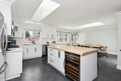 Kitchen Island Photo of 14418 16a Avenue, Surrey, BC