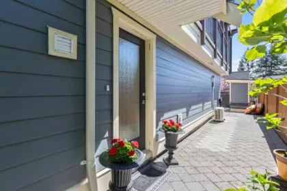 Staircase Photo of 14418 16a Avenue, Surrey, BC