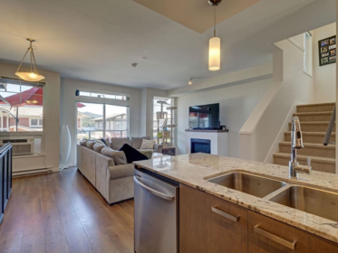 5968 Beachgate Lane, Sechelt, BC, Sechelt — Townhouse for sale