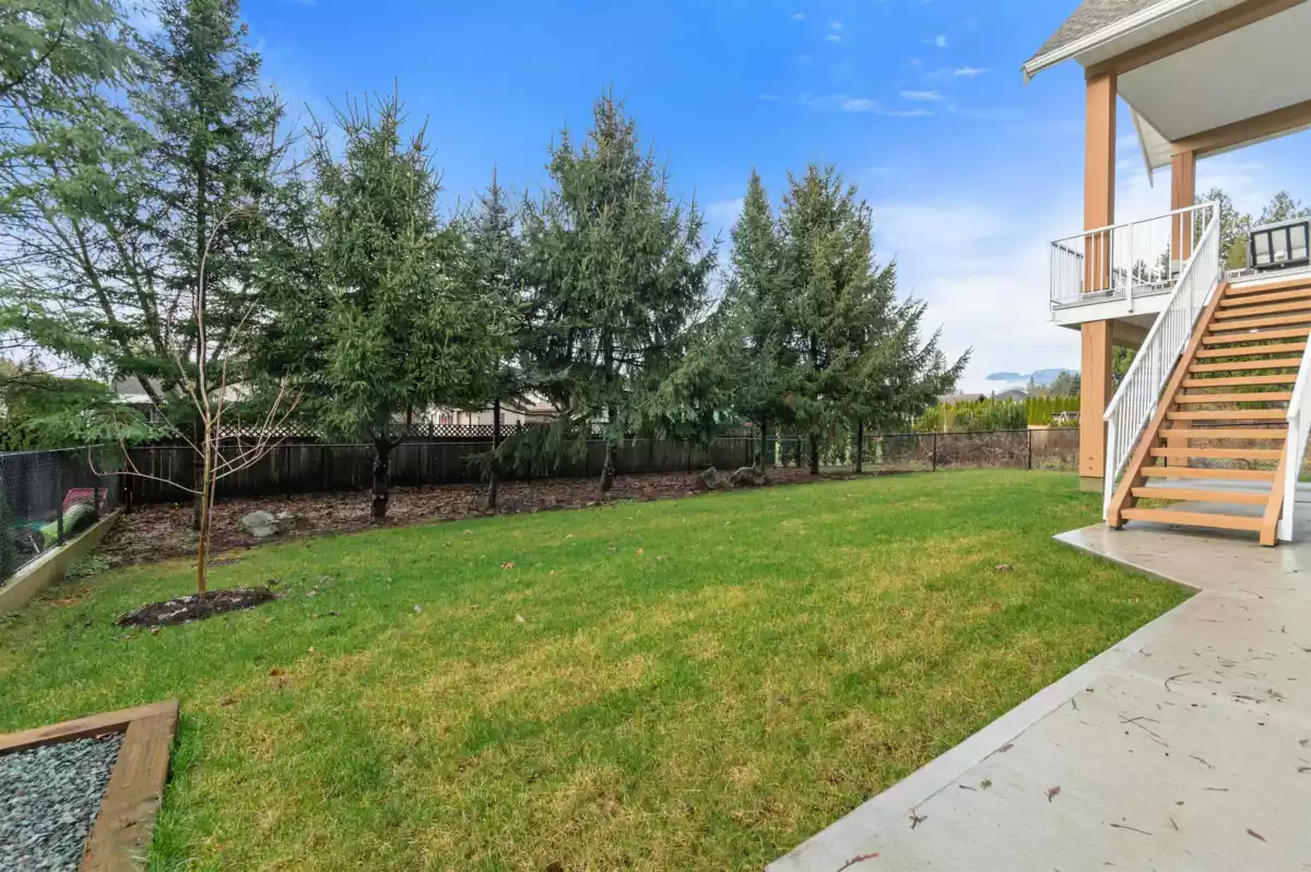Hallway Photo of 9997 Magnolia Place, Chilliwack, BC