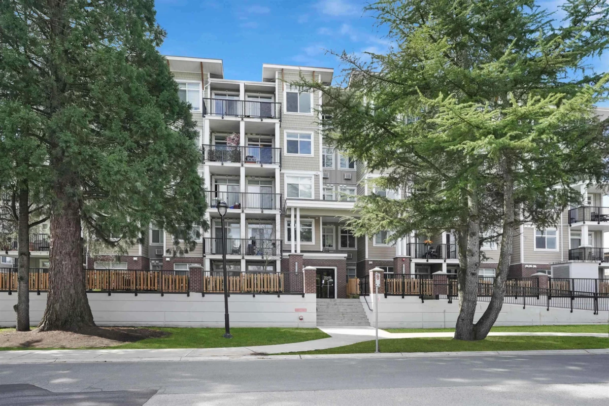 Exterior Front Photo of 305 20686 Eastleigh Crescent, Langley, BC