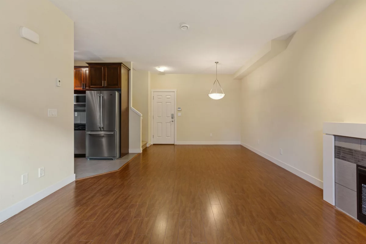 Kitchen Island Photo of 15 9699 Sills Avenue, Richmond, BC