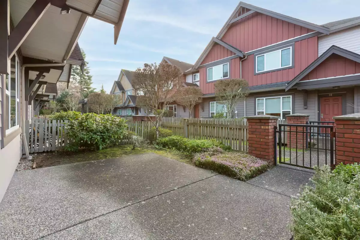 Living Room Photo of 15 9699 Sills Avenue, Richmond, BC