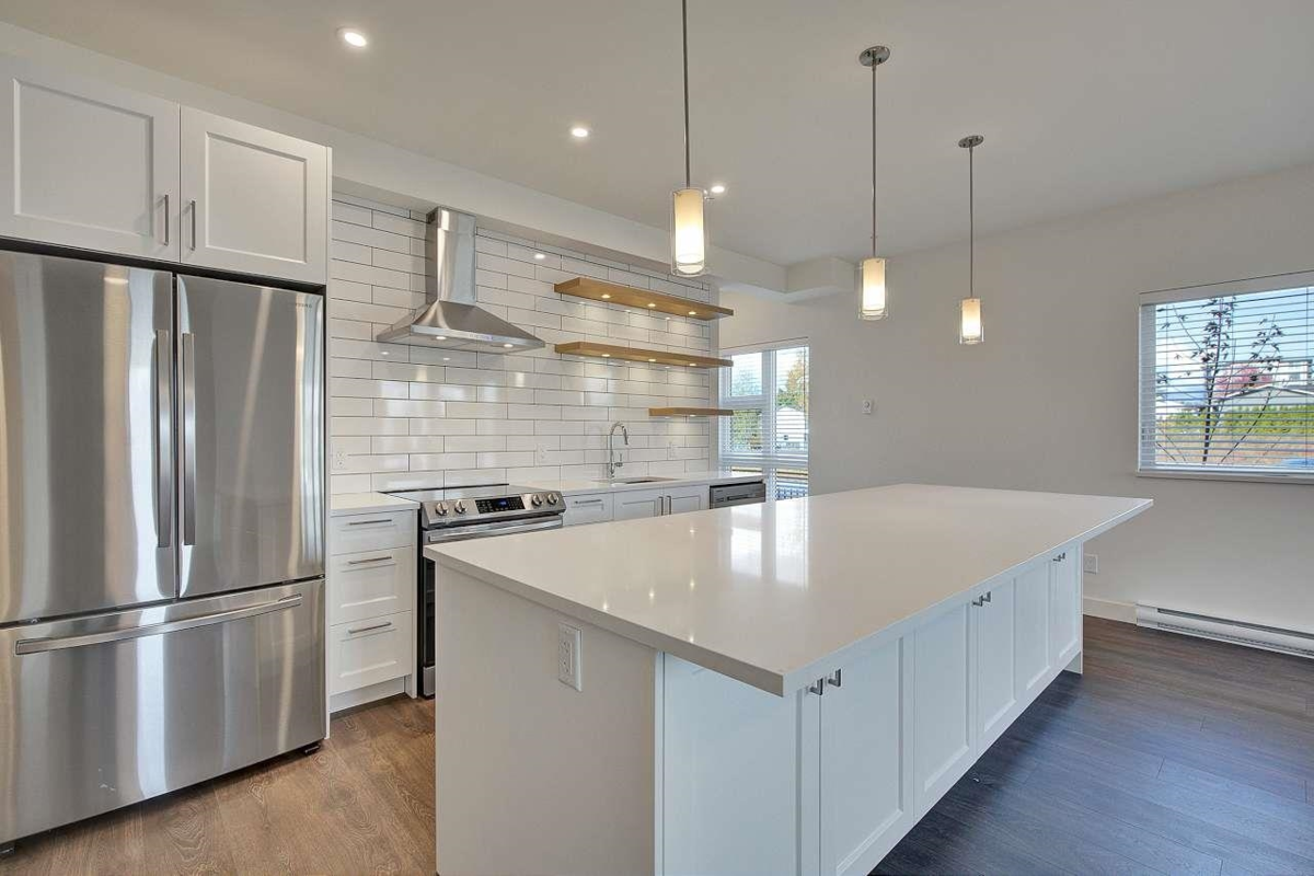 Kitchen Photo of 2 1419 Mccallum Road, Abbotsford, BC