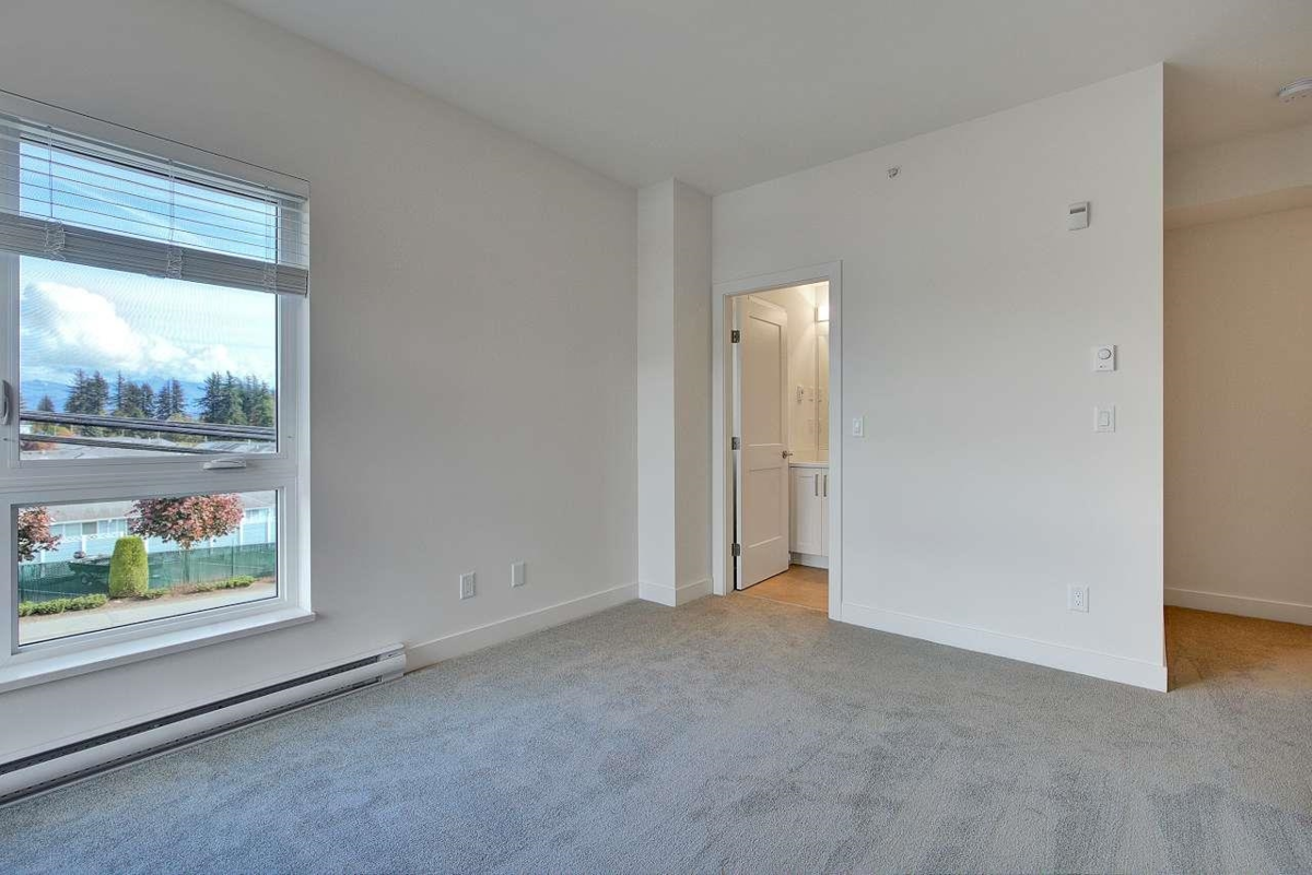 Primary Bathroom Photo of 2 1419 Mccallum Road, Abbotsford, BC