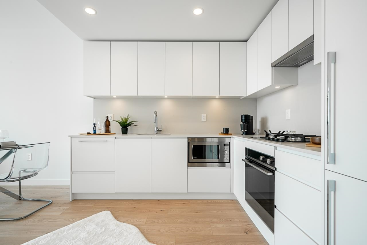 Kitchen Island Photo of 3110 2181 Madison Avenue, Burnaby, BC