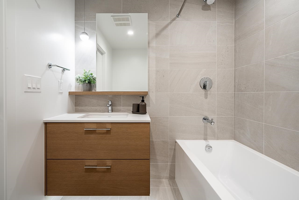 Primary Bathroom Photo of 3110 2181 Madison Avenue, Burnaby, BC