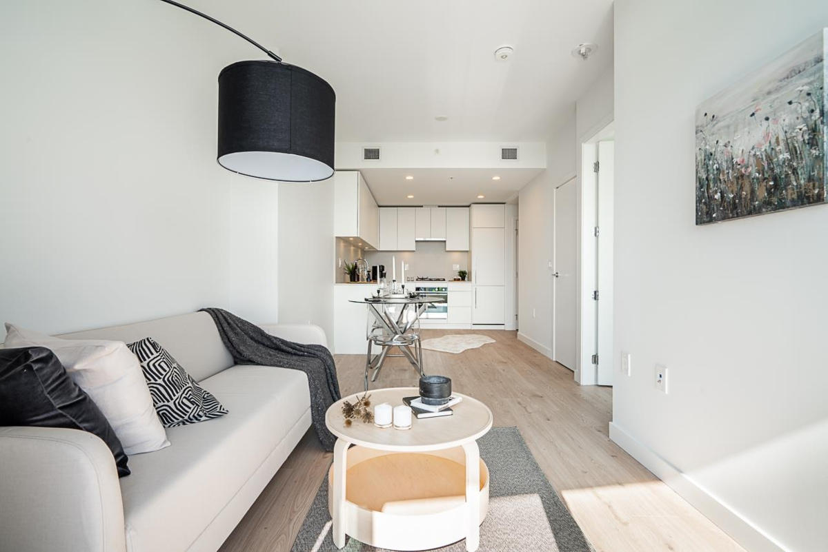 Walk-In Closet Photo of 3110 2181 Madison Avenue, Burnaby, BC