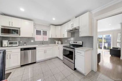 Kitchen Island Photo of 7531 Oak Street, Vancouver, BC
