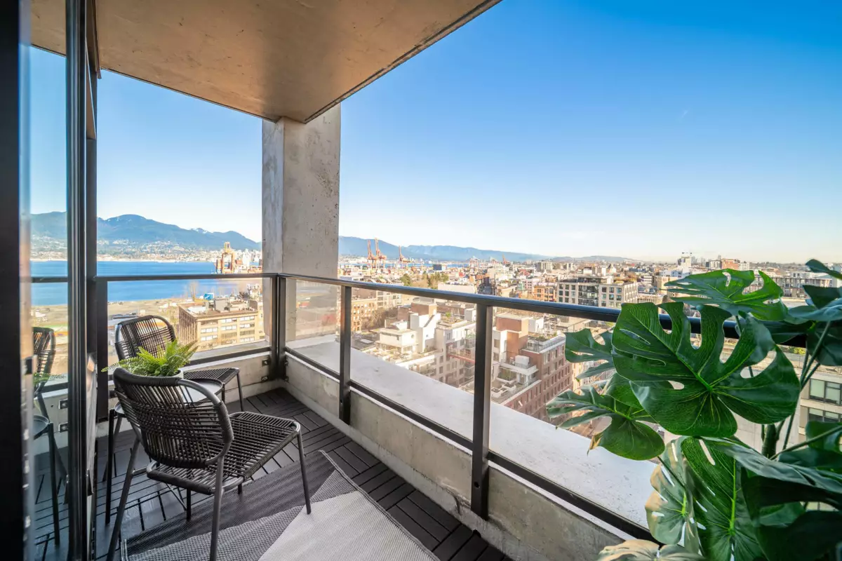 Kitchen Photo of 1201 108 W Cordova Street, Vancouver, BC