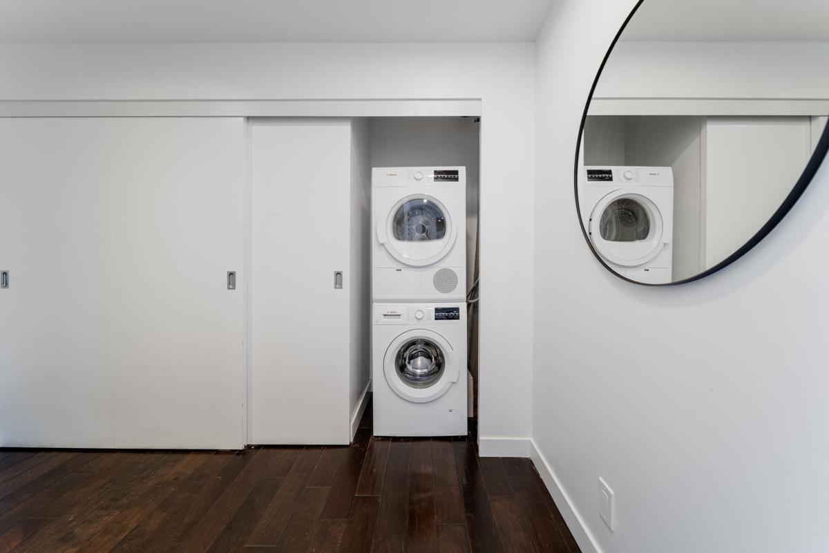 Laundry Room Photo of 1201 108 W Cordova Street, Vancouver, BC