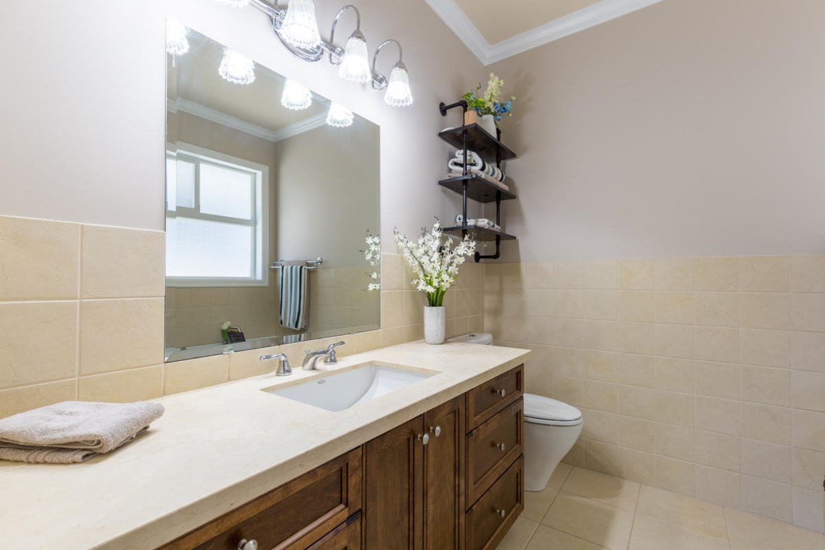 Guest Bathroom Photo of 19667 72a Avenue, Langley, BC