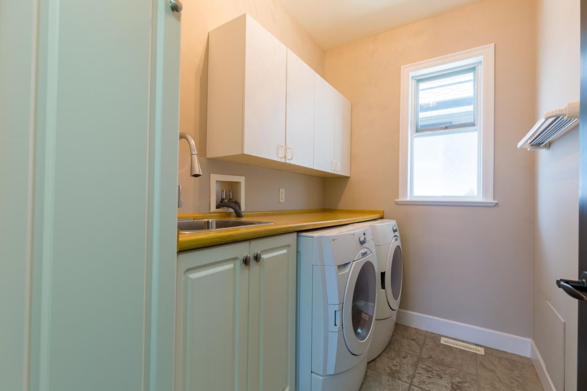 Hallway Photo of 19667 72a Avenue, Langley, BC