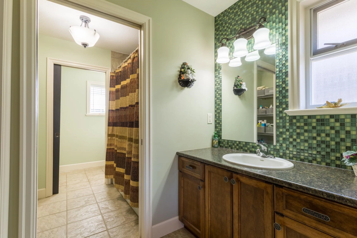 Laundry Room Photo of 19667 72a Avenue, Langley, BC