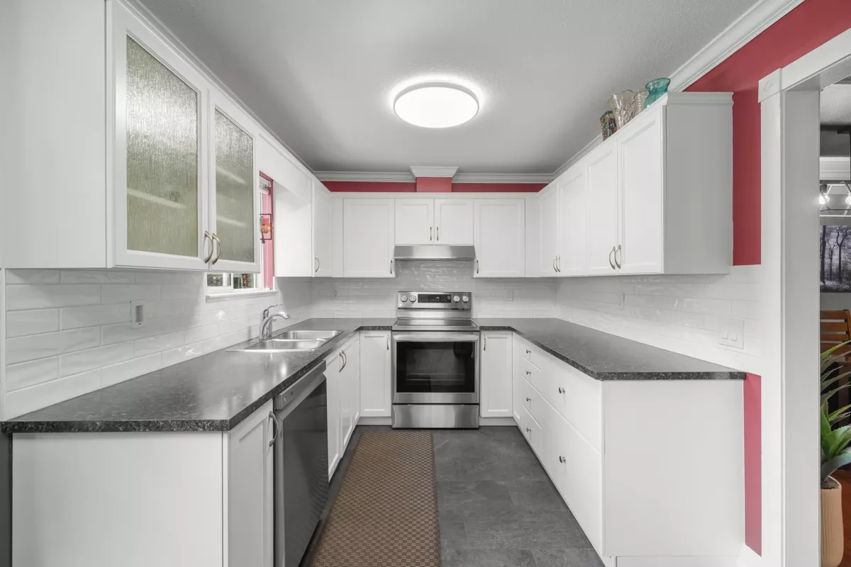 Kitchen Island Photo of 106 19121 Ford Road, Pitt Meadows, BC