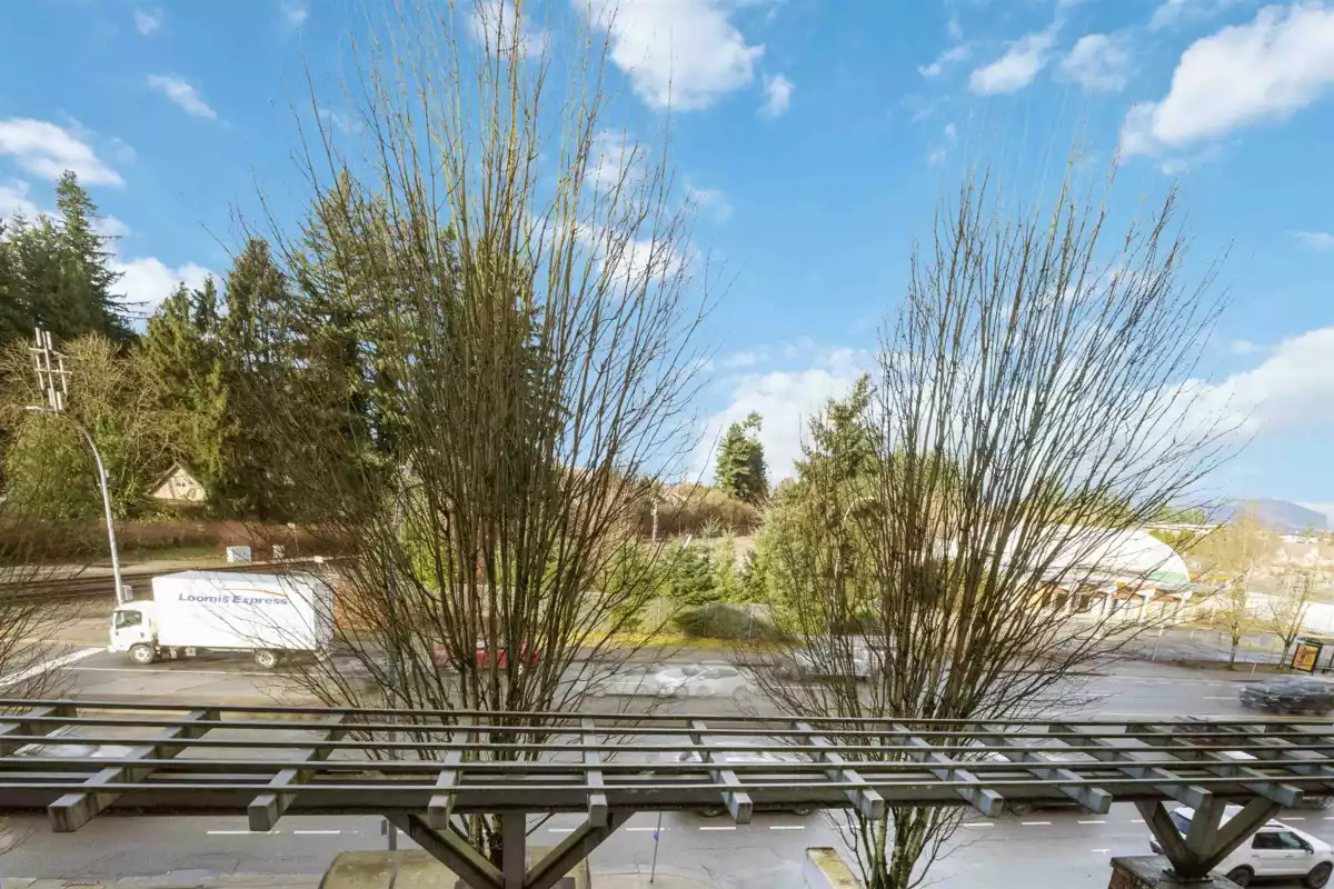Entry Foyer Photo of 324 12350 Harris Road, Pitt Meadows, BC