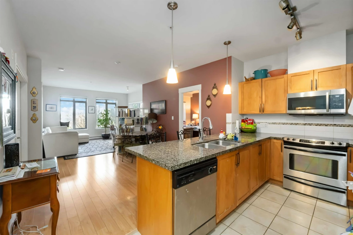 Kitchen Photo of 324 12350 Harris Road, Pitt Meadows, BC