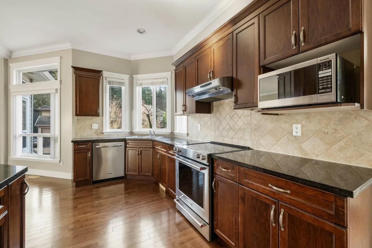 Walk-In Closet Photo of 3456 147a Street, Surrey, BC