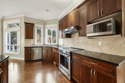 Walk-In Closet Photo of 3456 147a Street, Surrey, BC