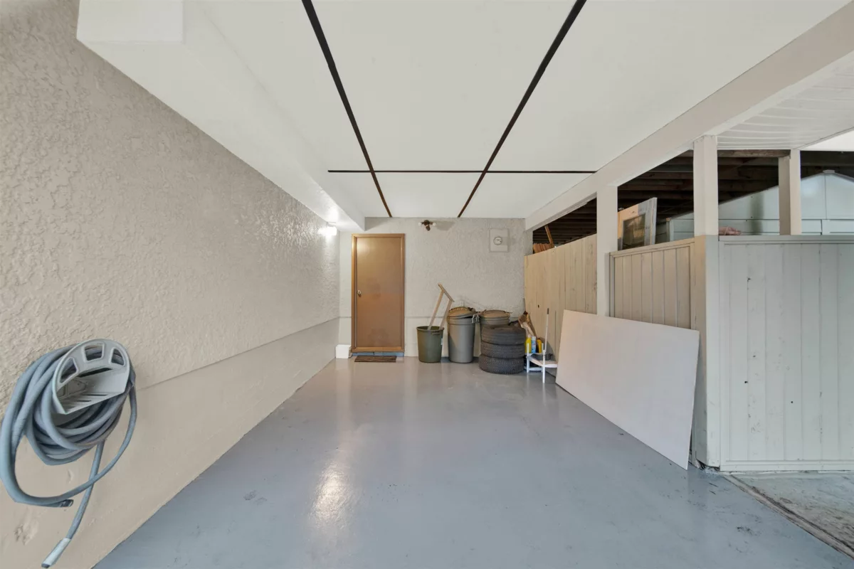 Hallway Photo of 11715 83a Avenue, Delta, BC