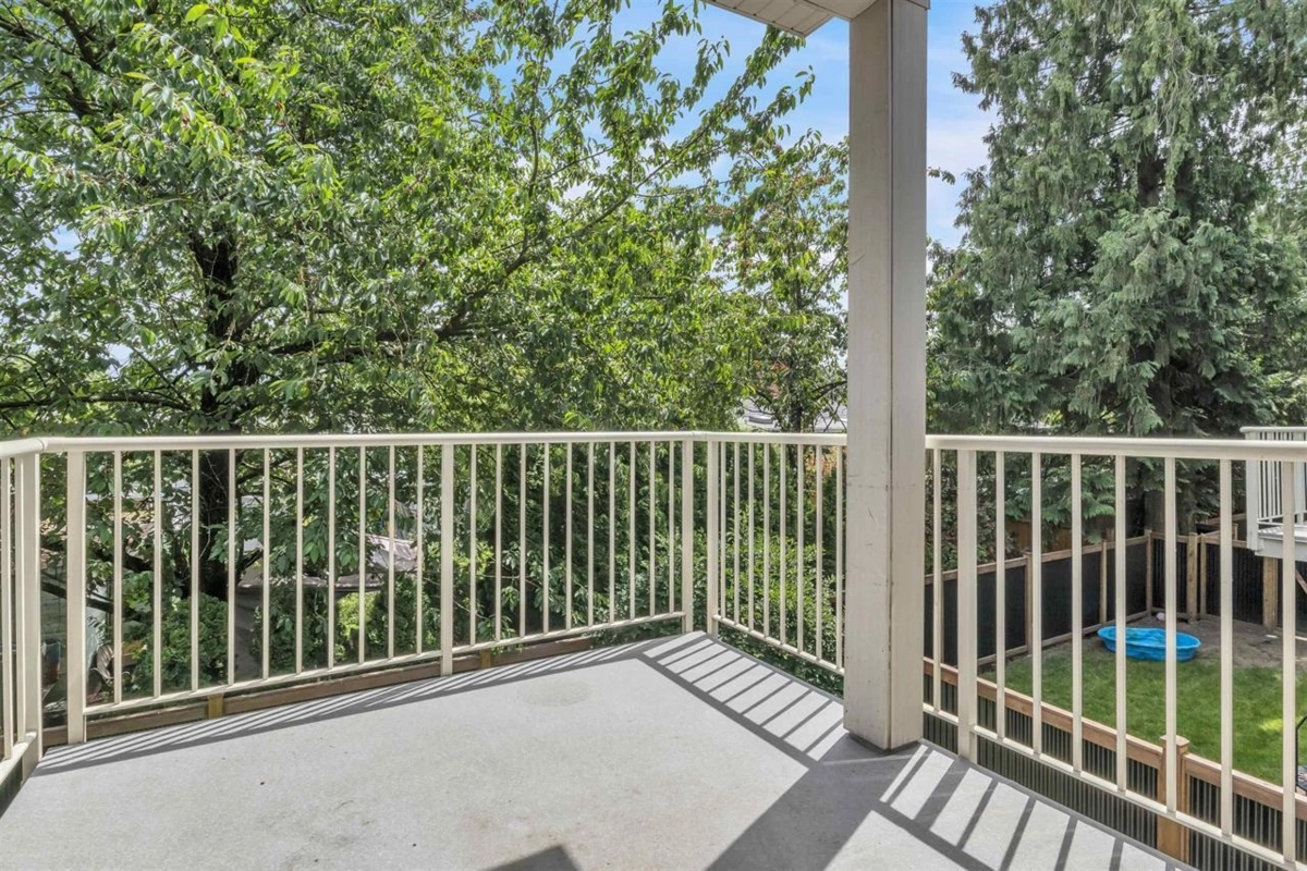 Backyard Photo of 13 9270 Broadway Street, Chilliwack, BC