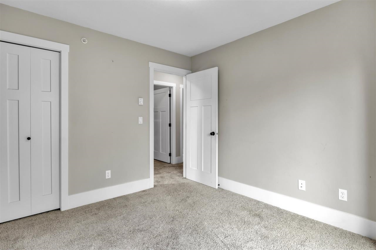 Entry Foyer Photo of 13 9270 Broadway Street, Chilliwack, BC