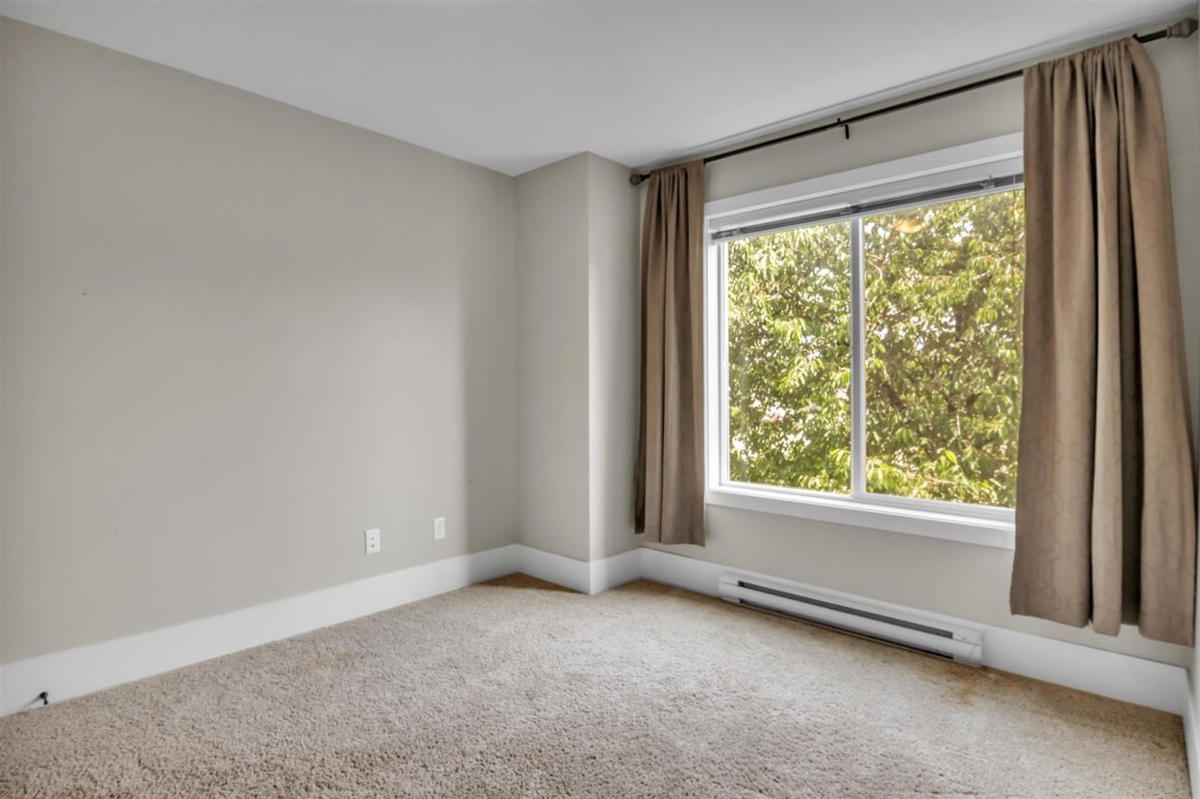 Hallway Photo of 13 9270 Broadway Street, Chilliwack, BC