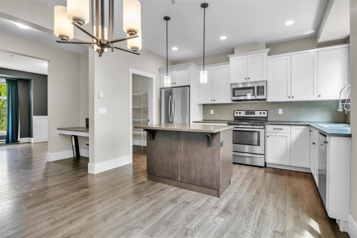 Kitchen Island Photo of 13 9270 Broadway Street, Chilliwack, BC