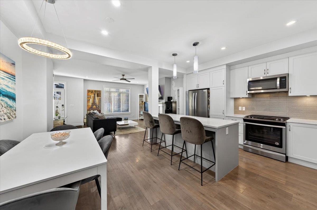 Breakfast Nook Photo of 32579 Ross Drive, Mission, BC