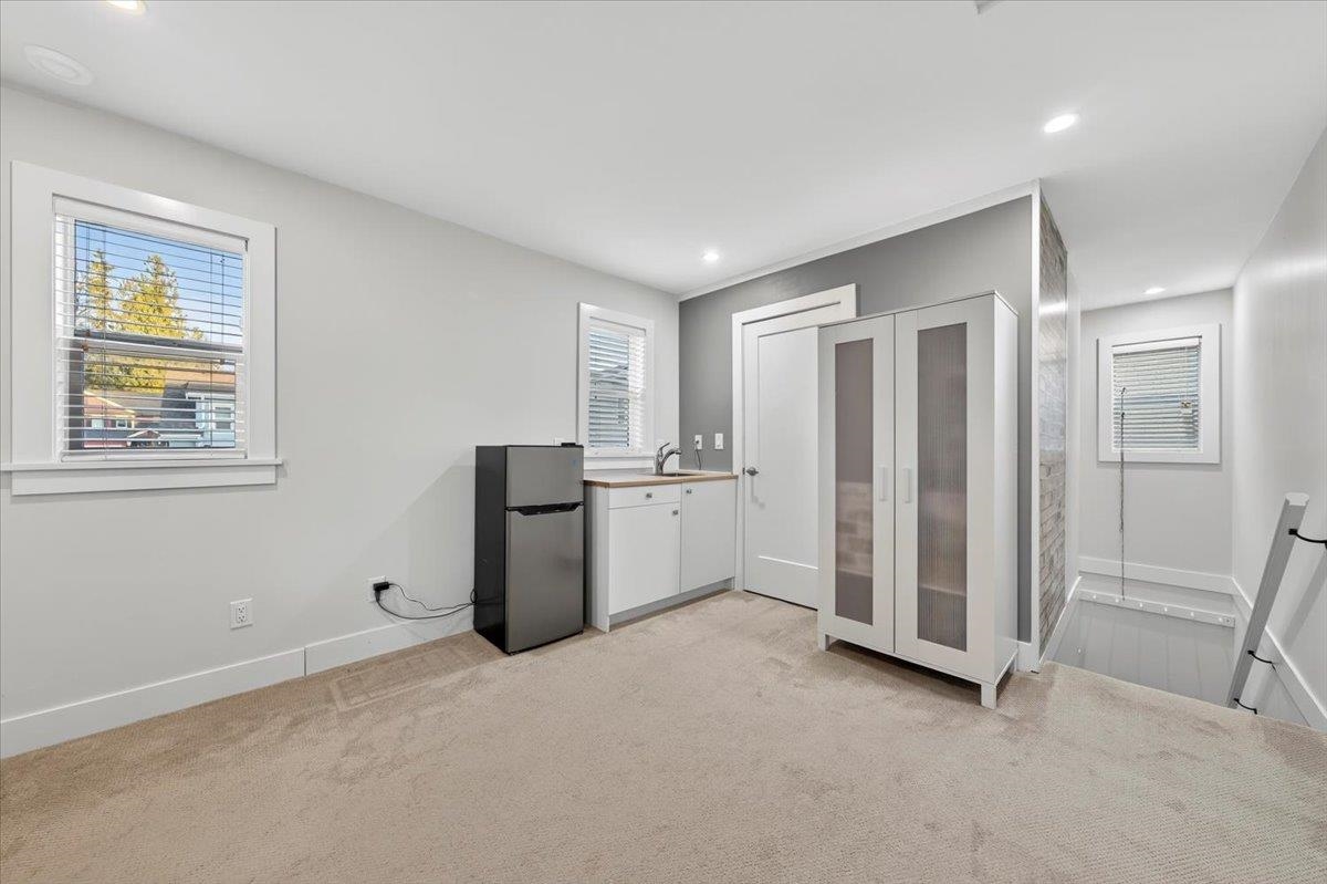 Entry Foyer Photo of 32579 Ross Drive, Mission, BC